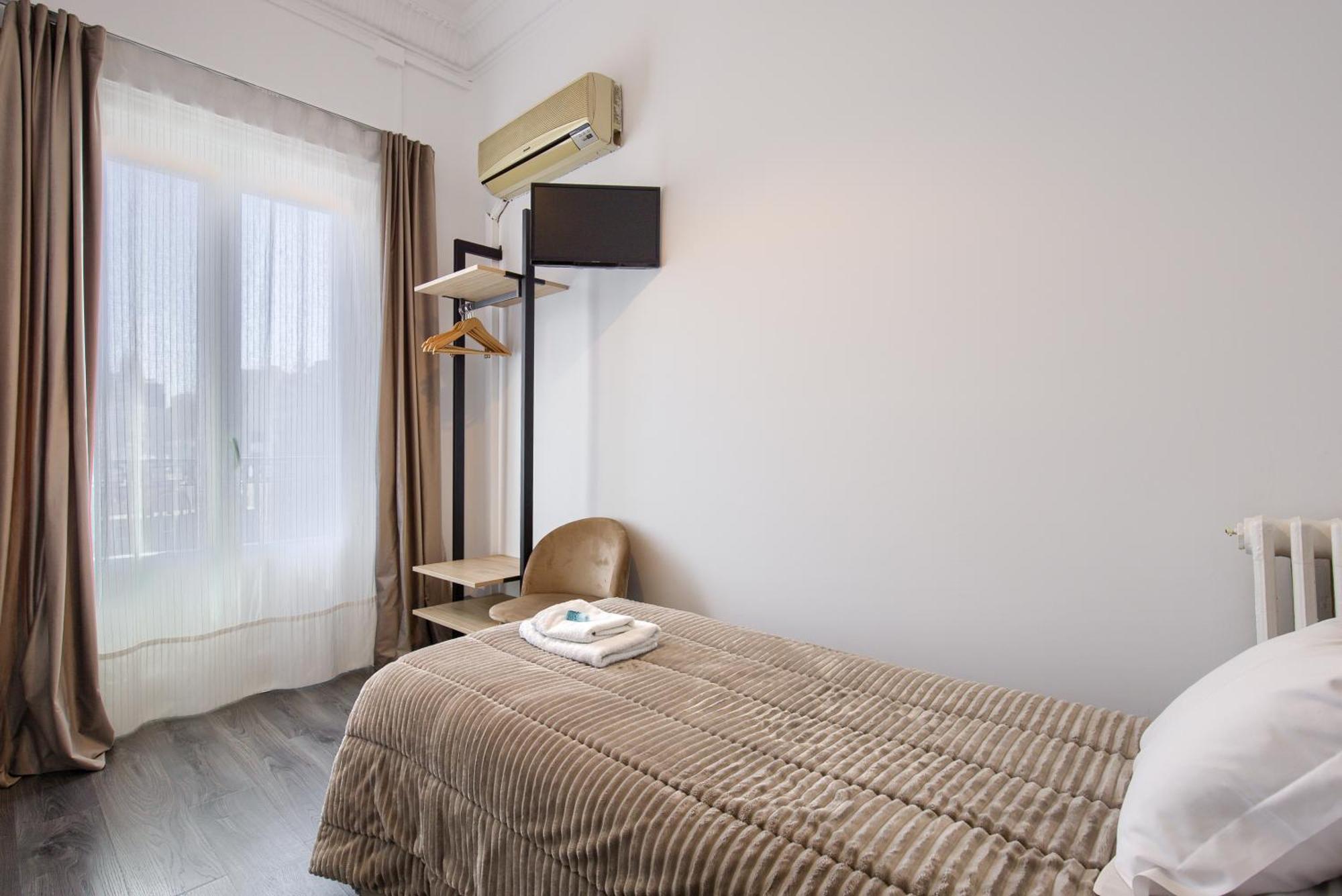 Hostal Besaya Madrid Eksteriør billede