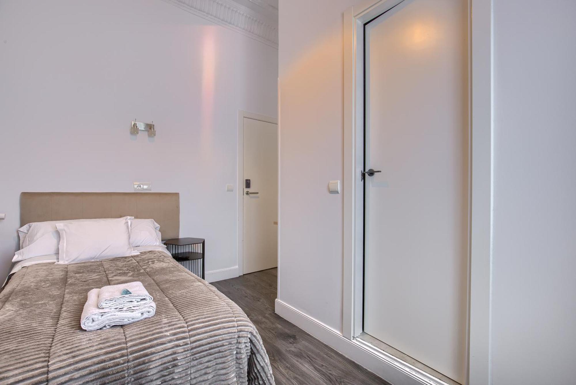 Hostal Besaya Madrid Eksteriør billede