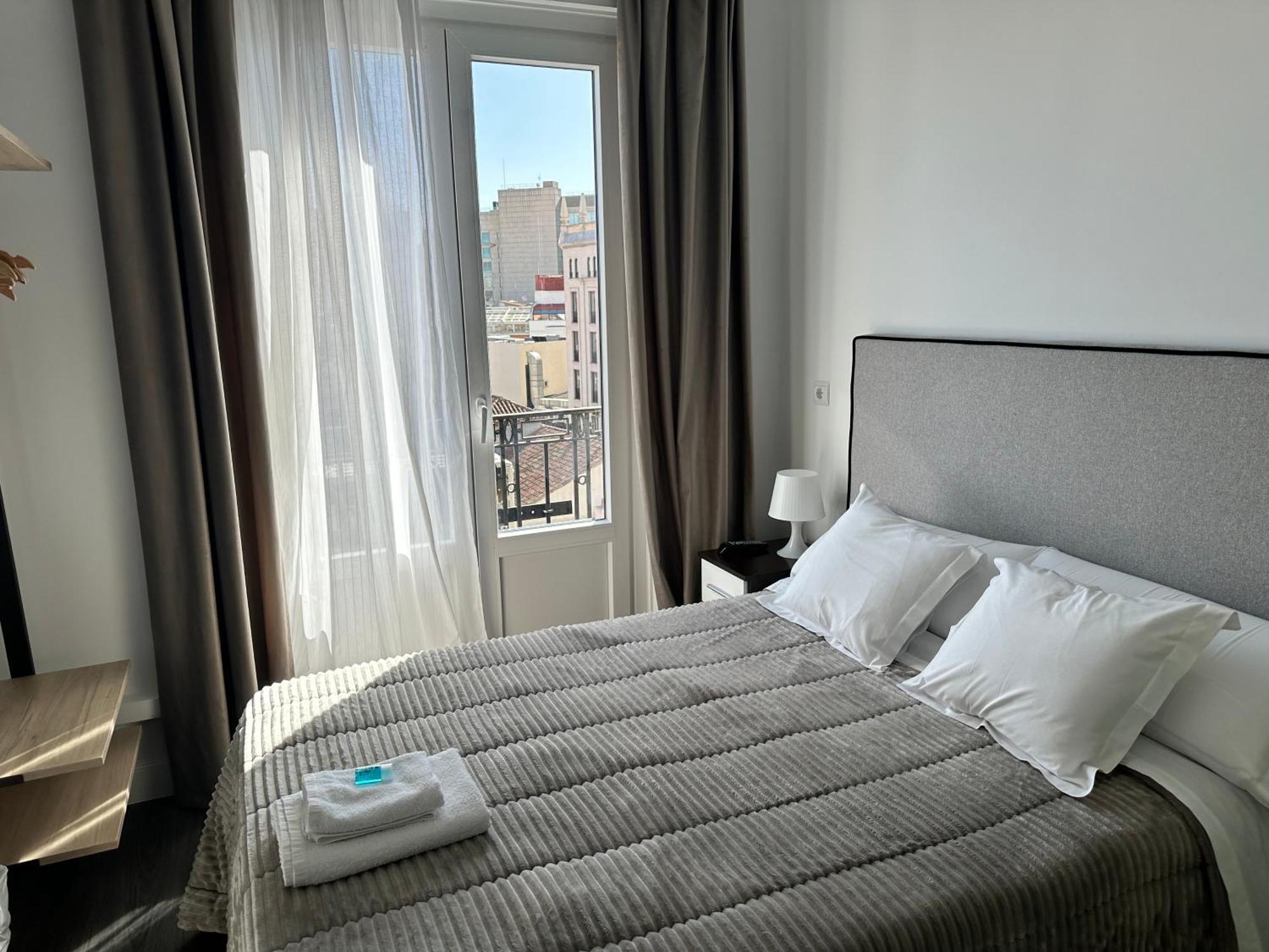 Hostal Besaya Madrid Eksteriør billede