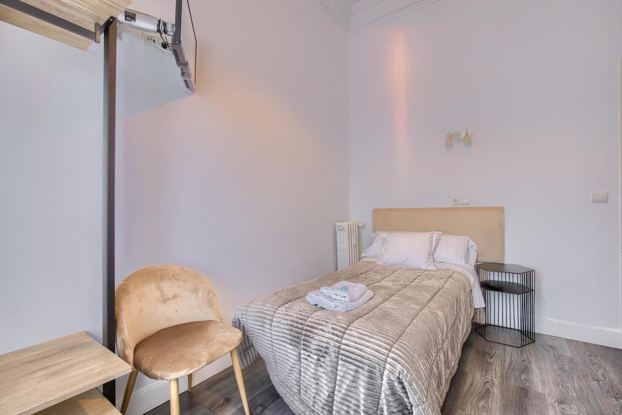 Hostal Besaya Madrid Eksteriør billede