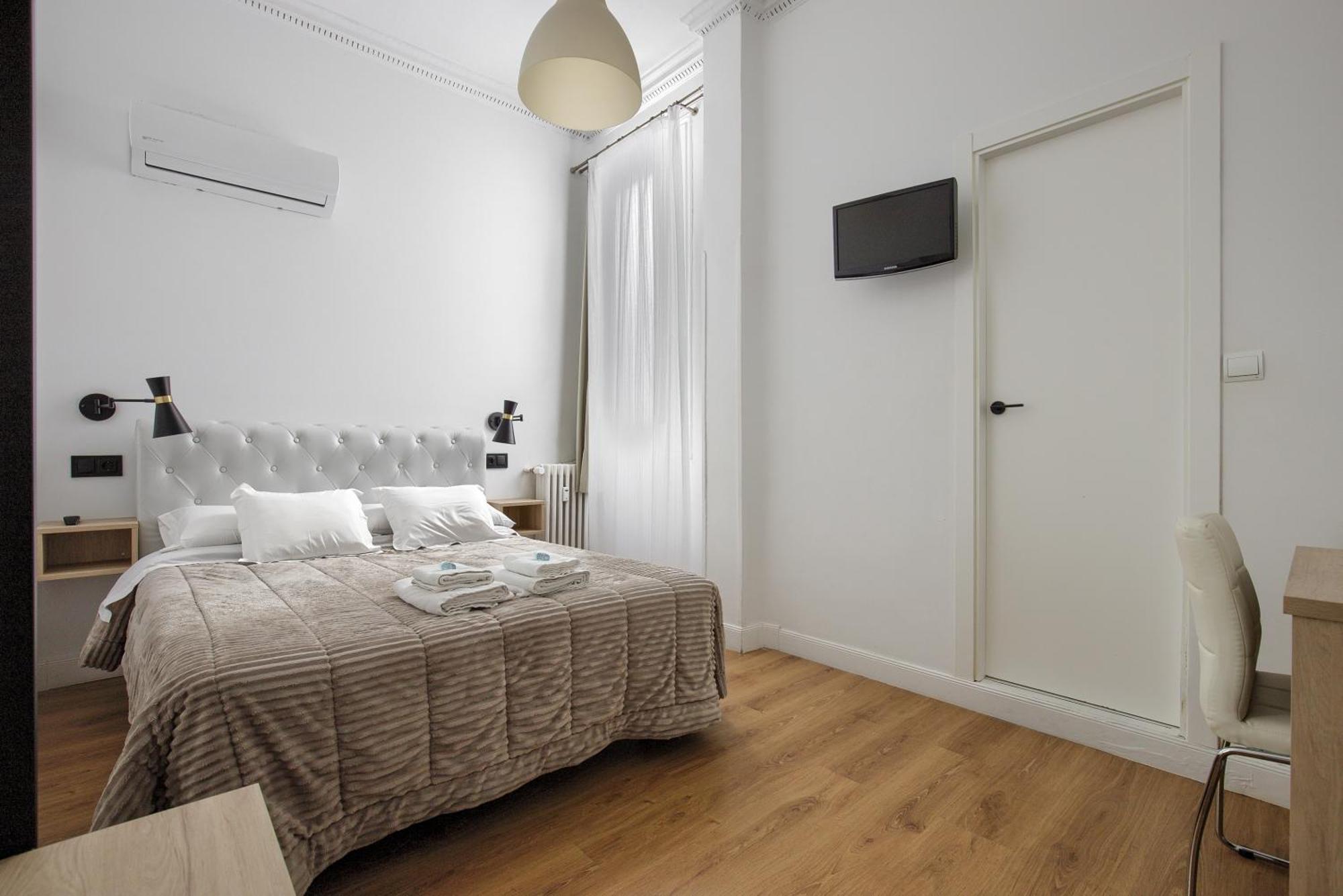 Hostal Besaya Madrid Eksteriør billede