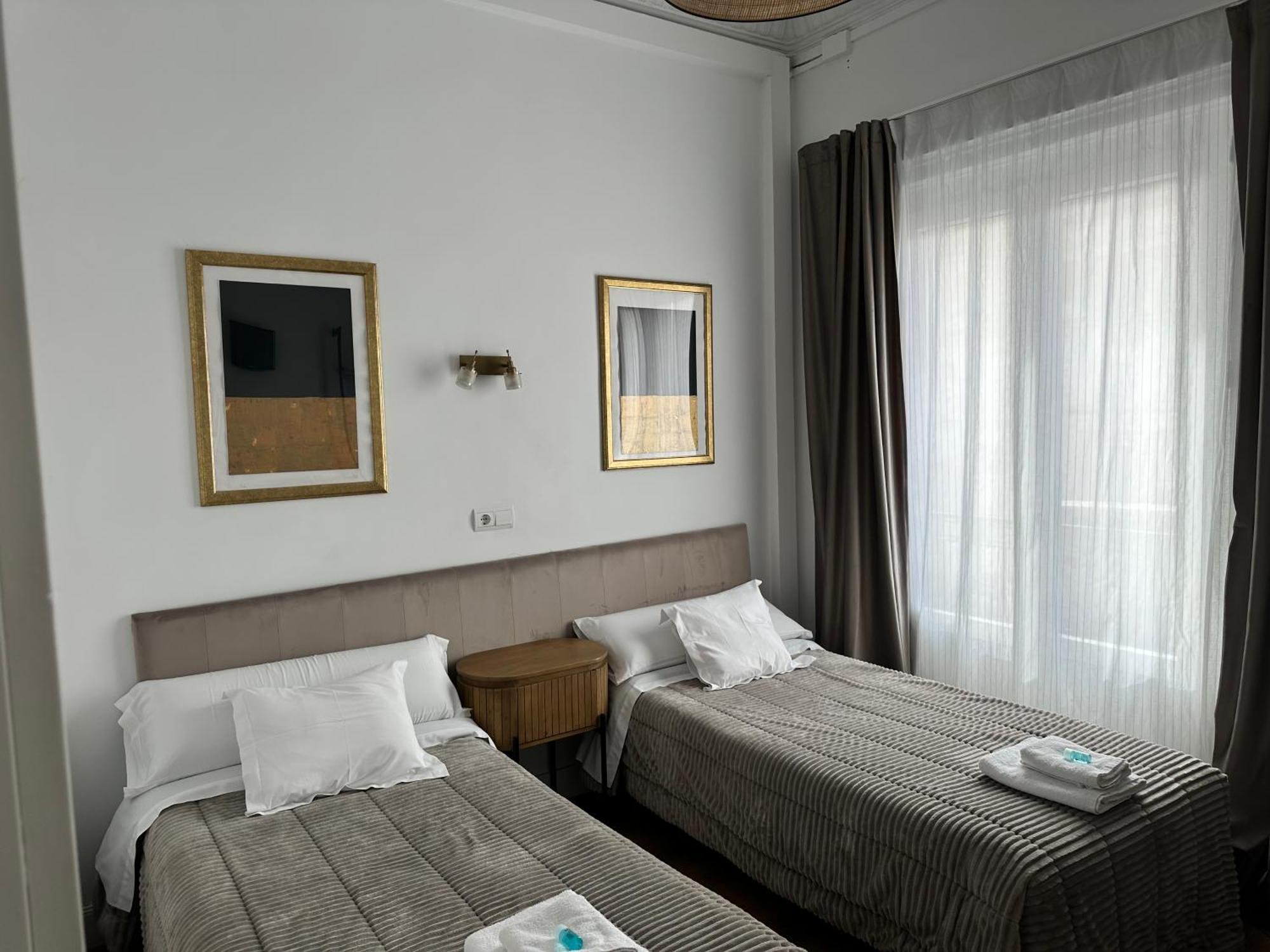 Hostal Besaya Madrid Eksteriør billede