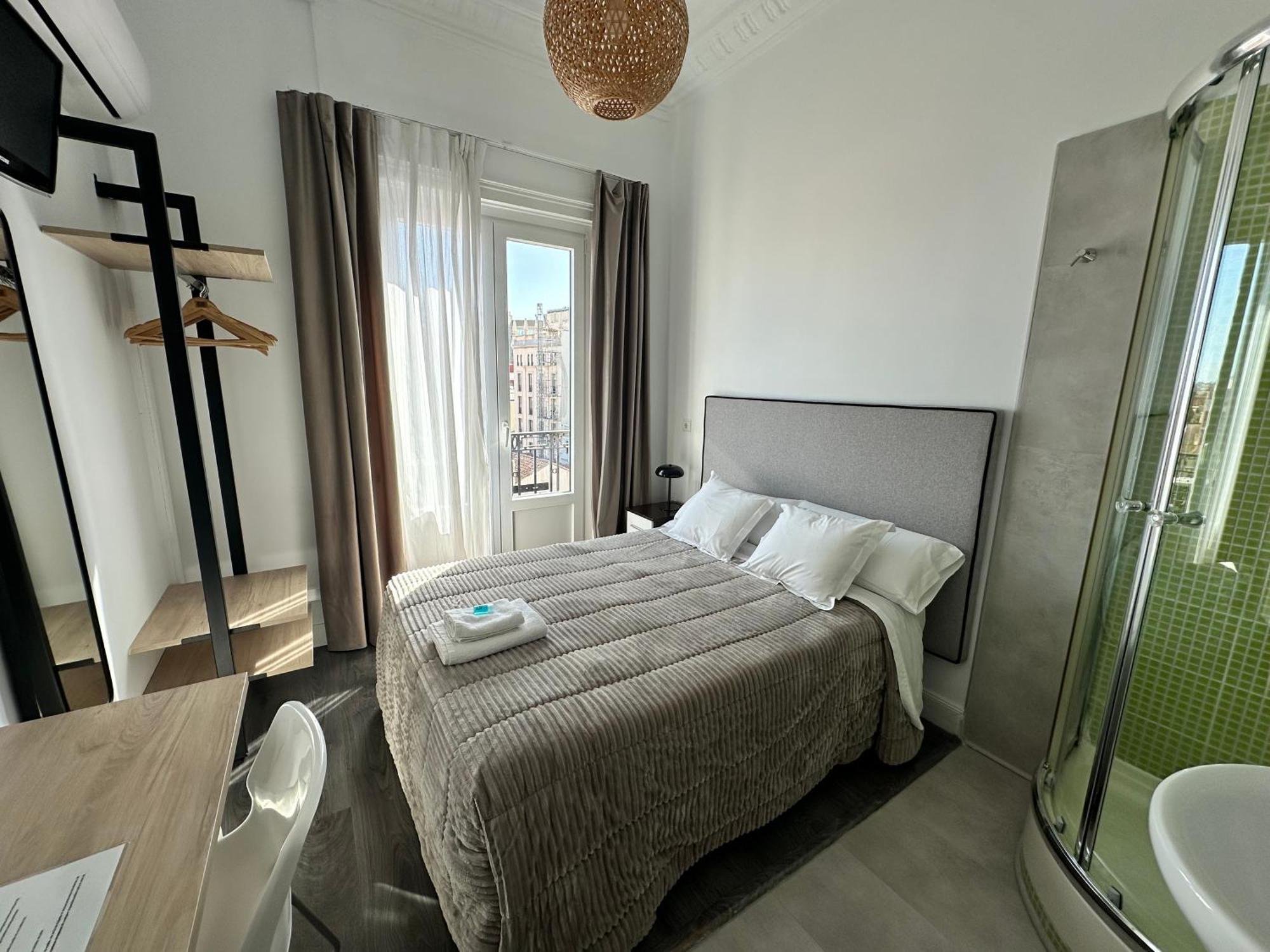 Hostal Besaya Madrid Eksteriør billede