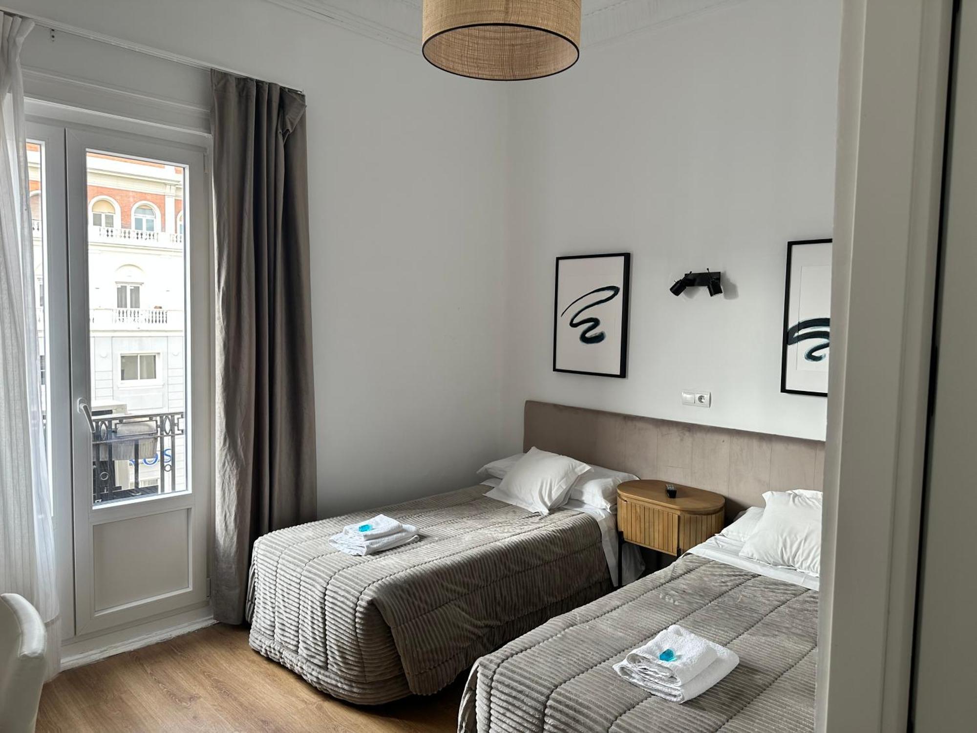 Hostal Besaya Madrid Eksteriør billede