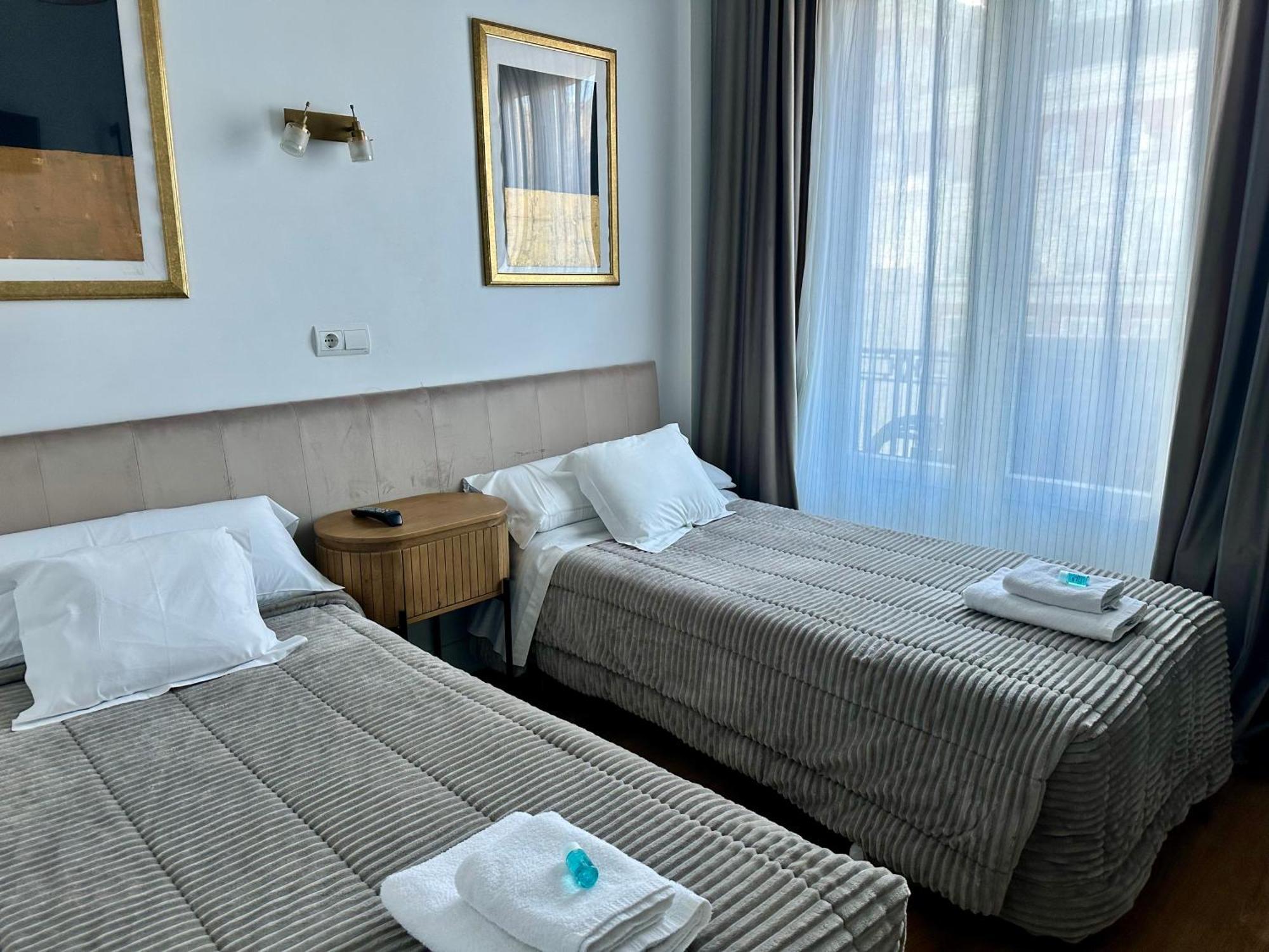 Hostal Besaya Madrid Eksteriør billede