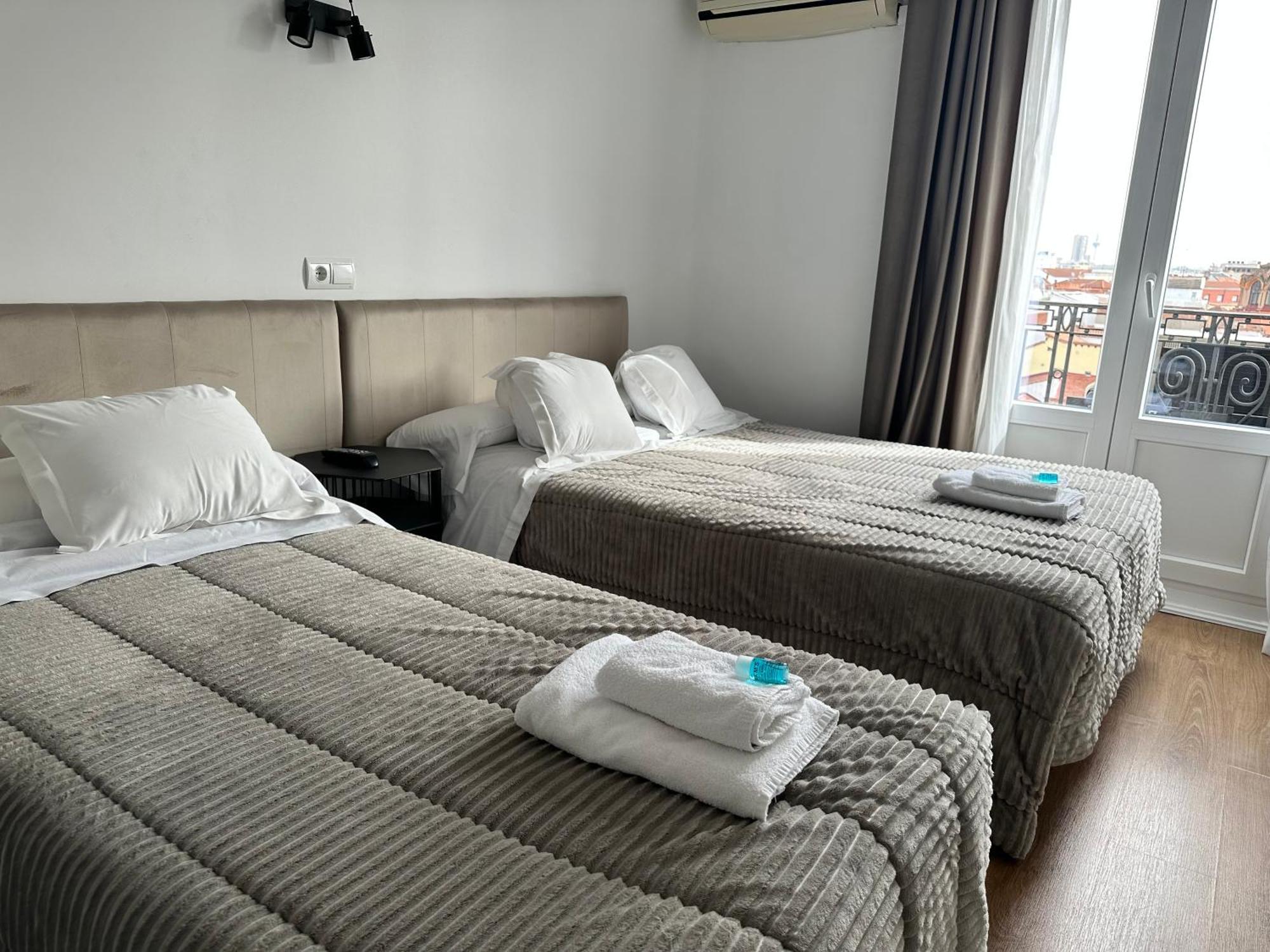 Hostal Besaya Madrid Eksteriør billede