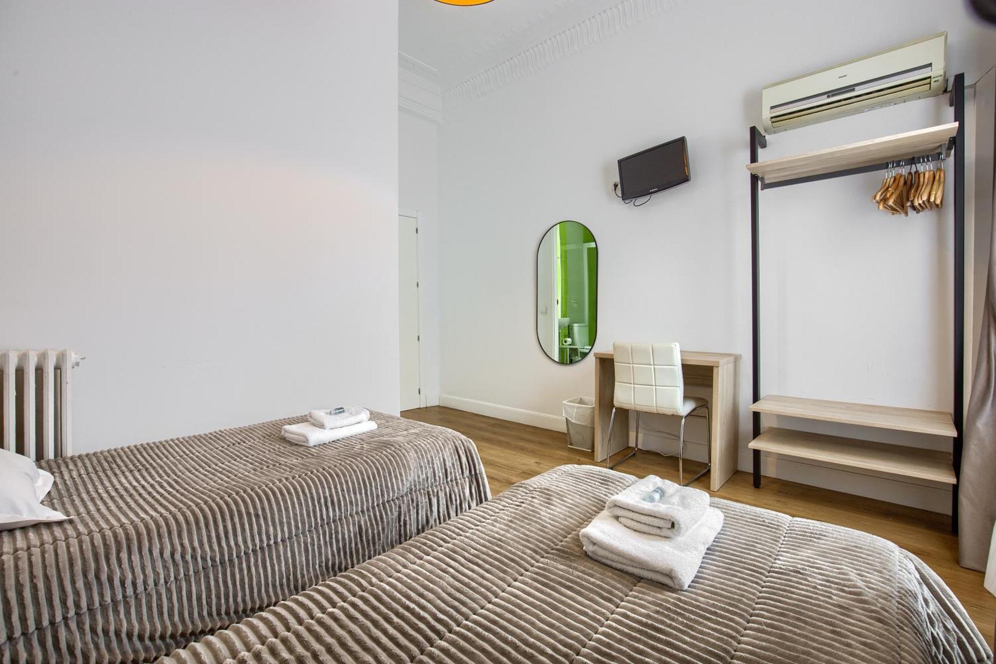 Hostal Besaya Madrid Eksteriør billede