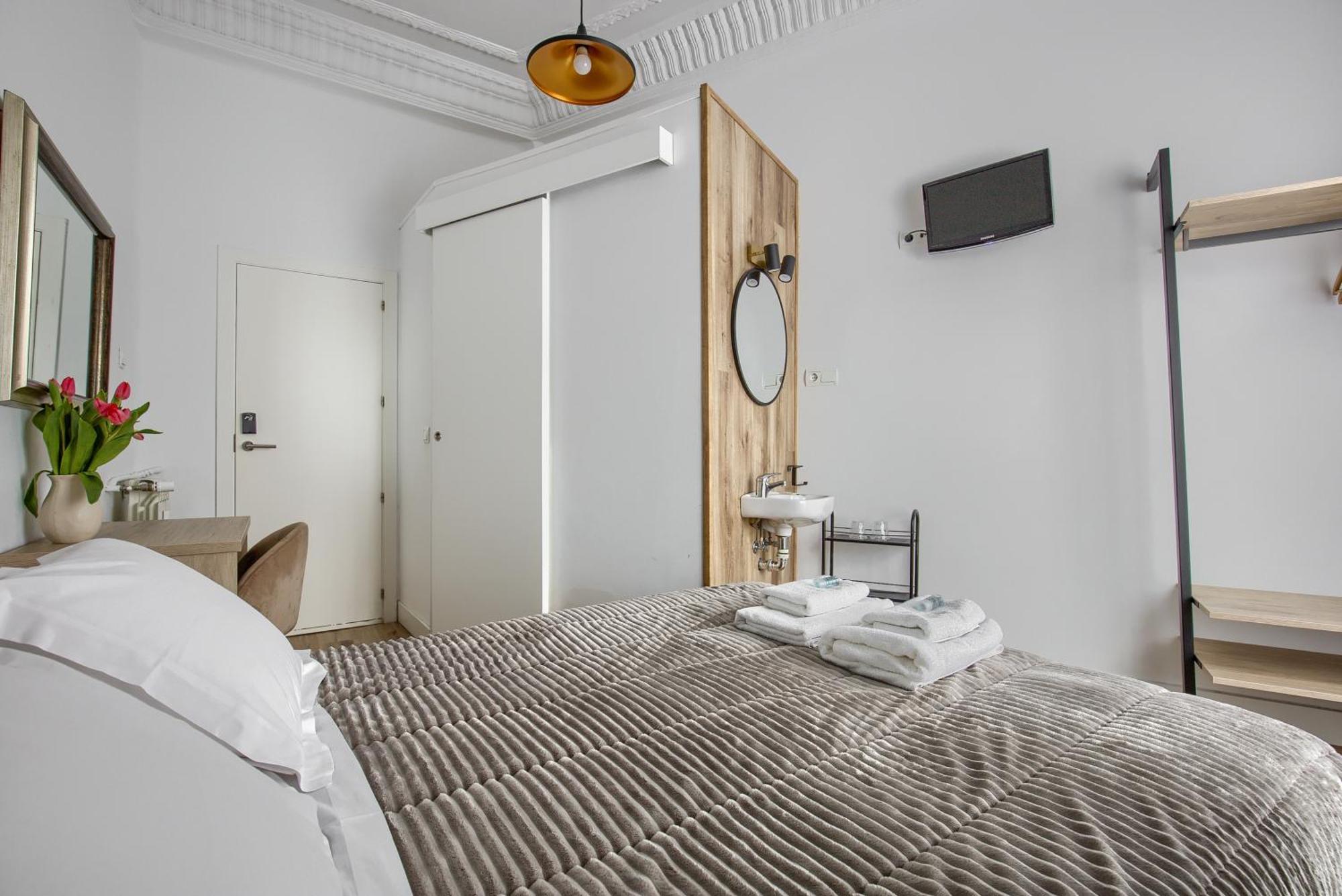 Hostal Besaya Madrid Eksteriør billede