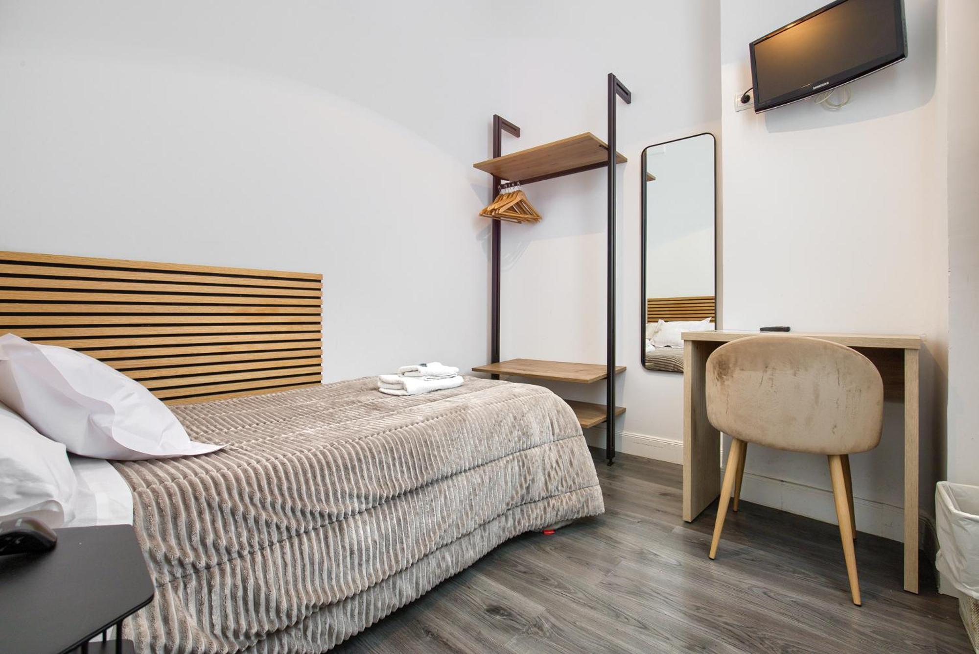 Hostal Besaya Madrid Eksteriør billede